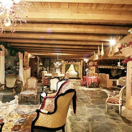 مبيت وإفطار ليس إستابليس Le Francillon المظهر الخارجي الصورة