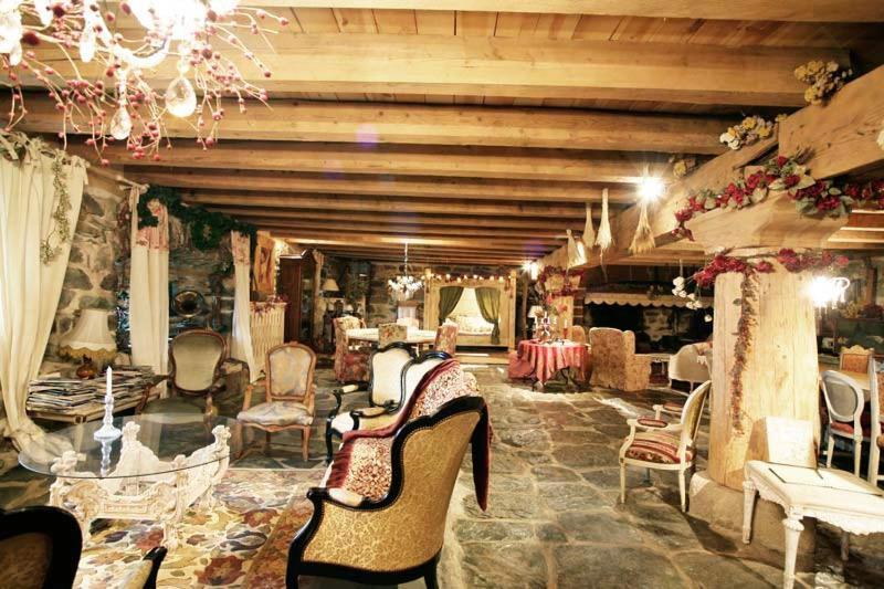 مبيت وإفطار ليس إستابليس Le Francillon المظهر الخارجي الصورة